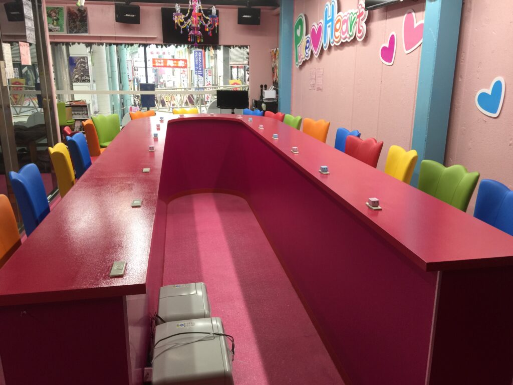 ぴゅあはーと店内U字カウンター